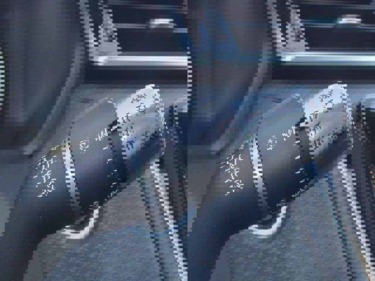 Used 2022 Land Rover Range Rover Velar R-Dynamic S image 25