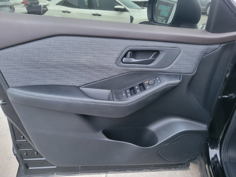 Used 2021 Nissan Rogue S image 17