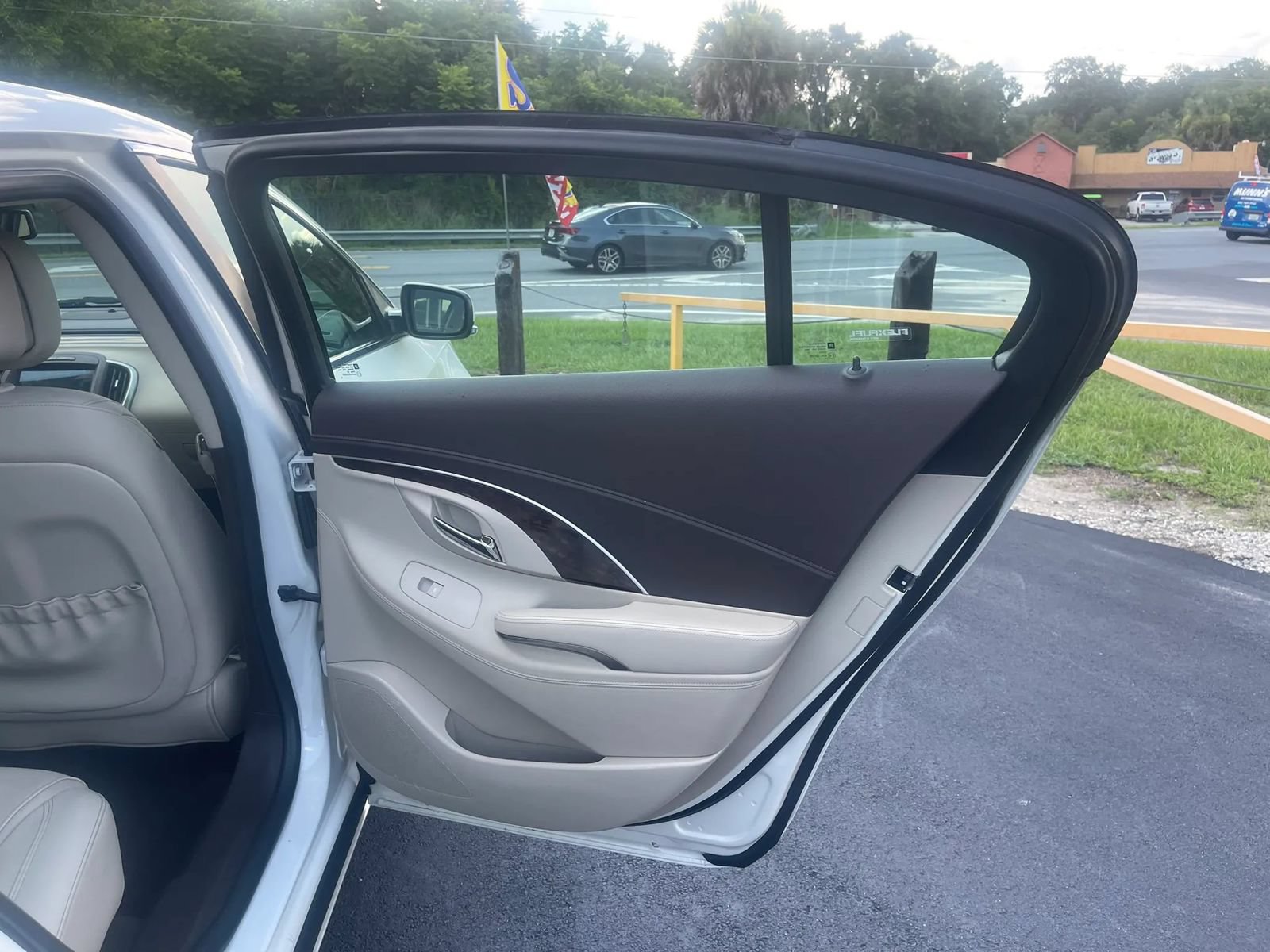 Used 2014 Buick LaCrosse Leather FWD image 15