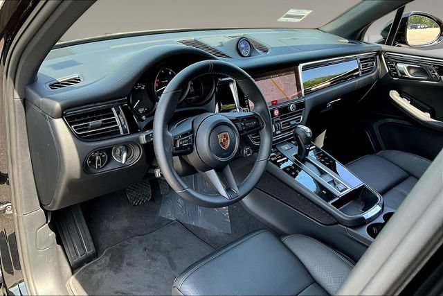 Used 2026 Porsche Macan AWD/4WD image 17