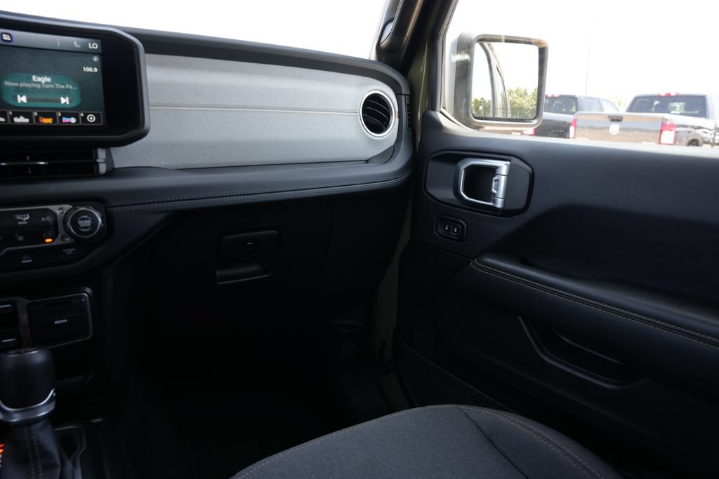 Used 2026 Jeep Wrangler Unlimited Sahara AWD/4WD image 6