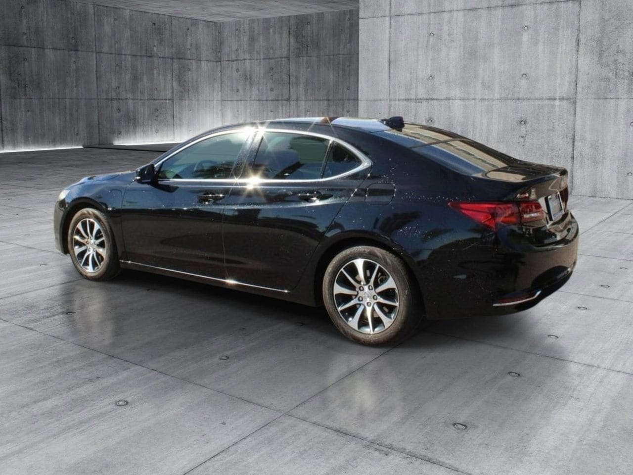 Used 2015 Acura TLX w/ Technology Package image 3