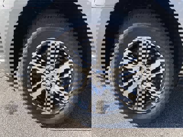 New 2024 Ford Expedition XLT image 7