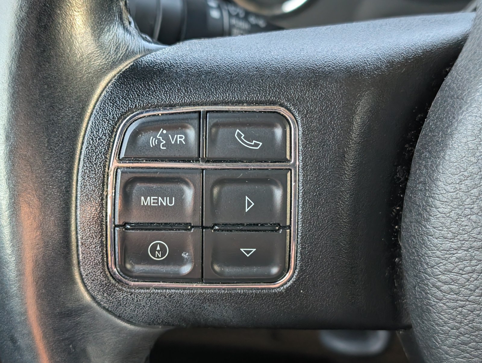 Used 2015 Jeep Wrangler Unlimited Sahara w/ Connectivity Group AWD/4WD image 13