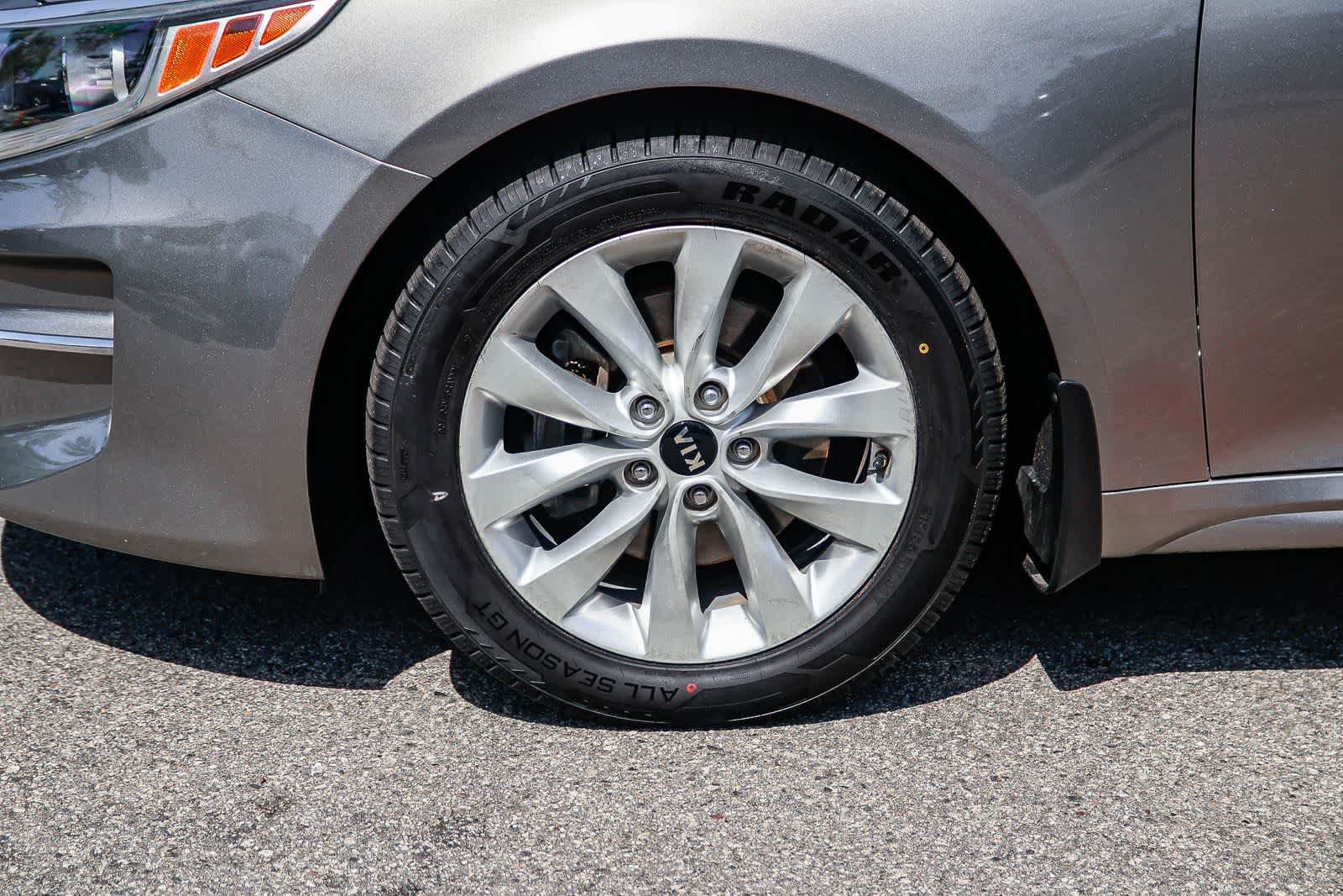 Used 2018 Kia Optima LX w/ 17" Alloy Wheels Package FWD image 9