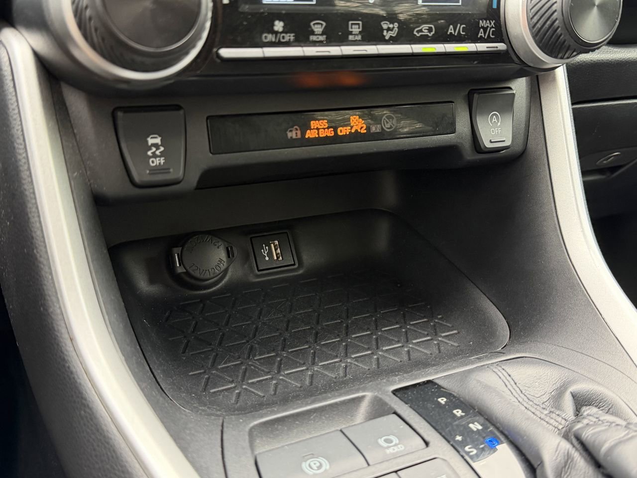 Used 2024 Toyota RAV4 LE image 22