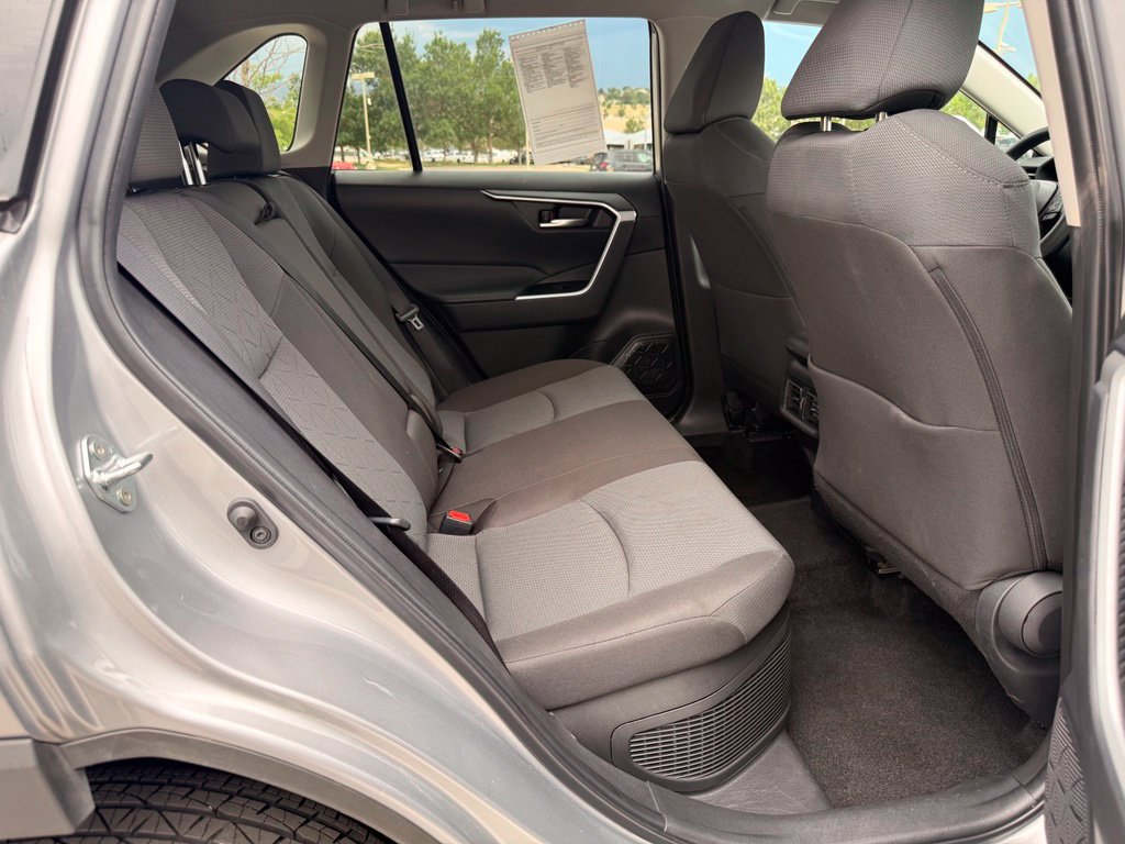 Used 2025 Toyota RAV4 XLE AWD/4WD image 28