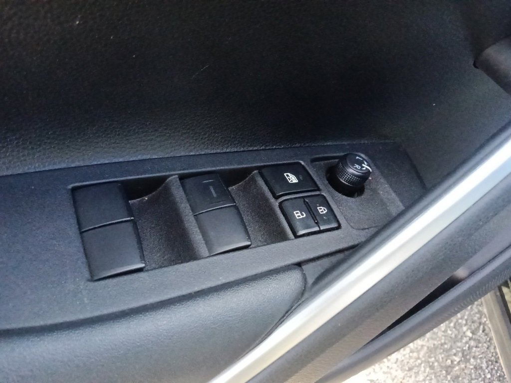 Used 2024 Toyota Corolla Cross LE w/ Moonroof Package image 12