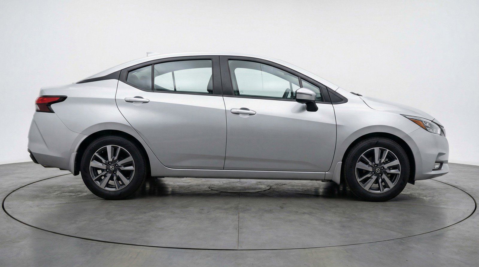 Used 2025 Nissan Versa SV image 11