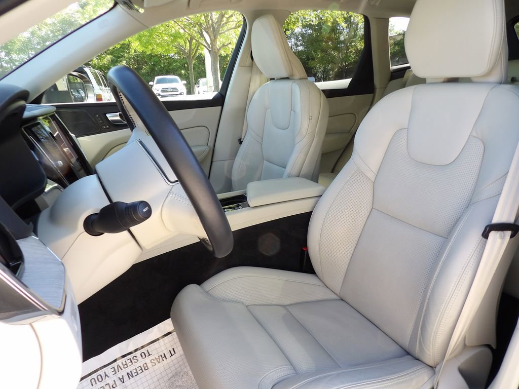 Certified 2022 Volvo XC60 B6 Inscription w/ Advanced Package image 13