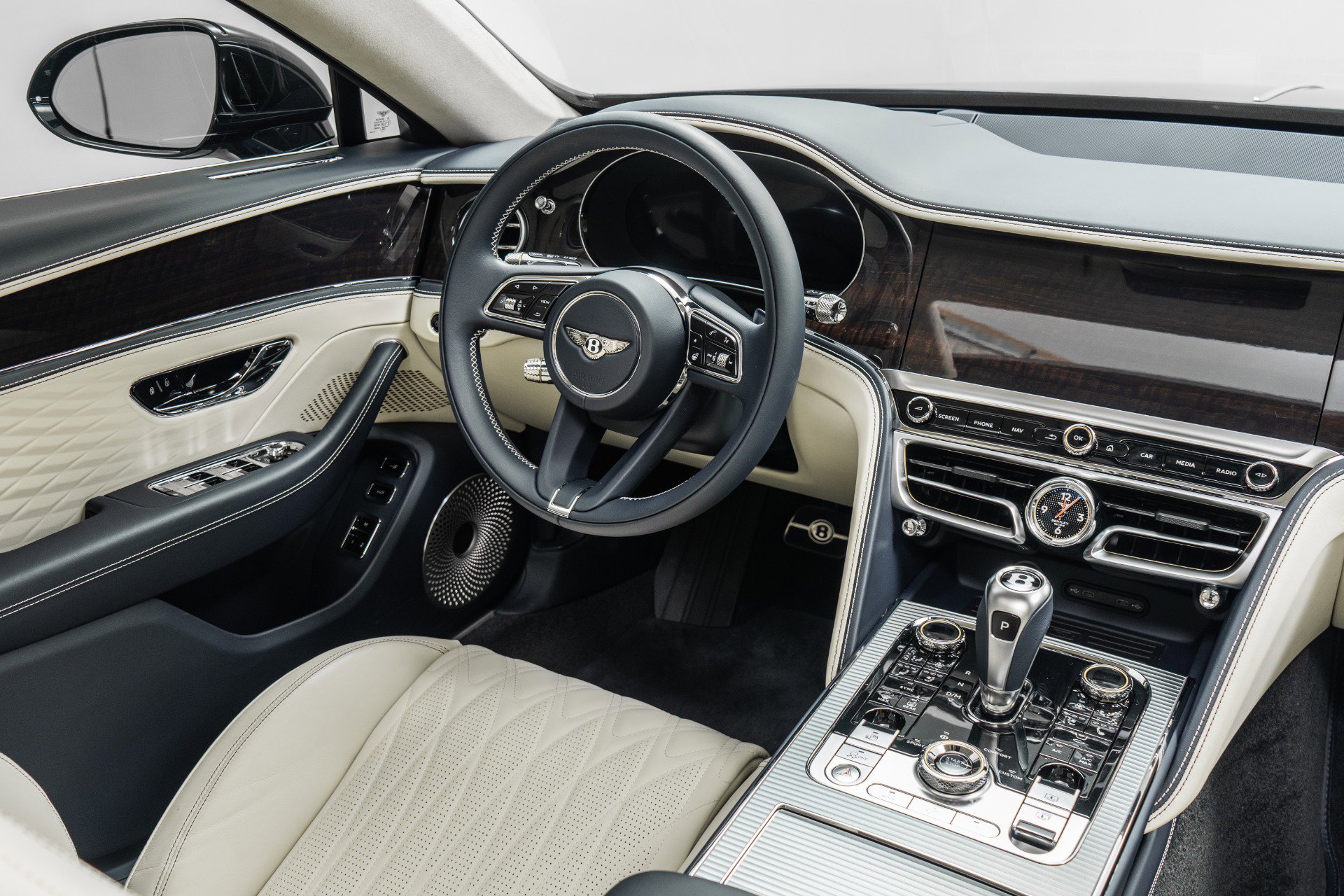 Used 2026 Bentley Flying Spur Plug-In Hybrid AWD/4WD image 26