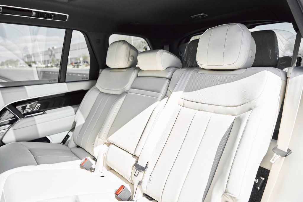 Used 2026 Land Rover Range Rover Long Wheelbase SE image 45