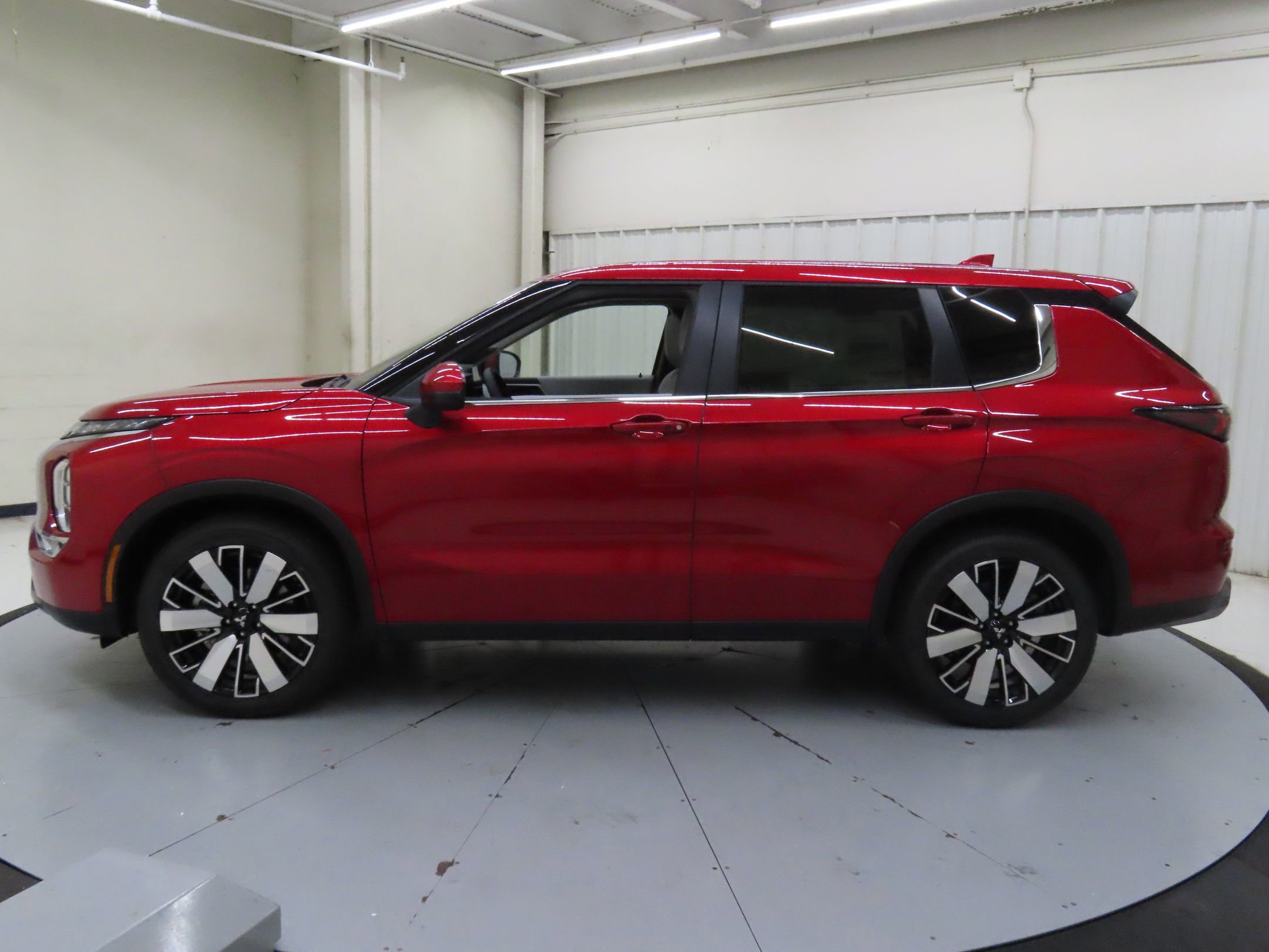 Used 2025 Mitsubishi Outlander SE FWD image 7