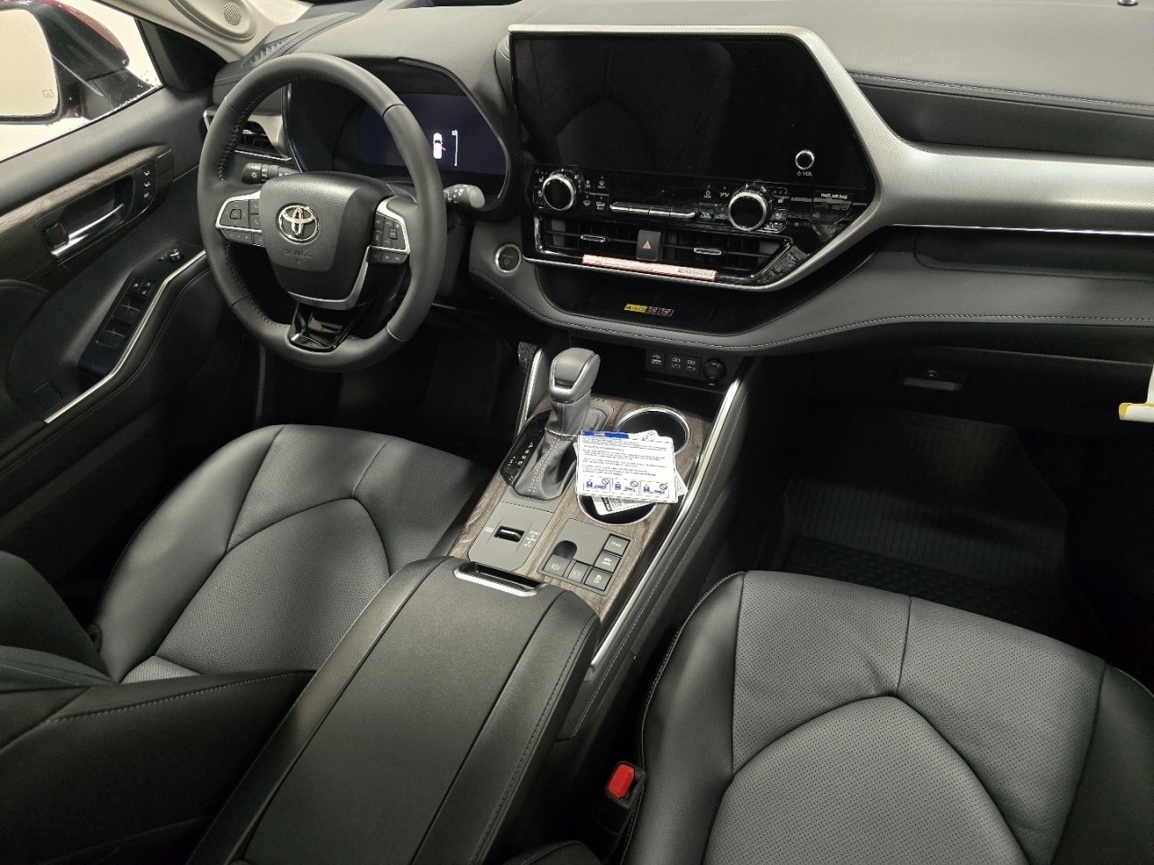 New 2026 Toyota Highlander Platinum image 23