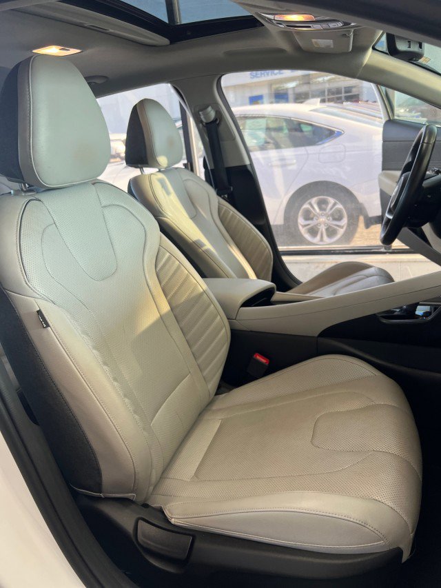 Used 2021 Hyundai Elantra Limited image 12