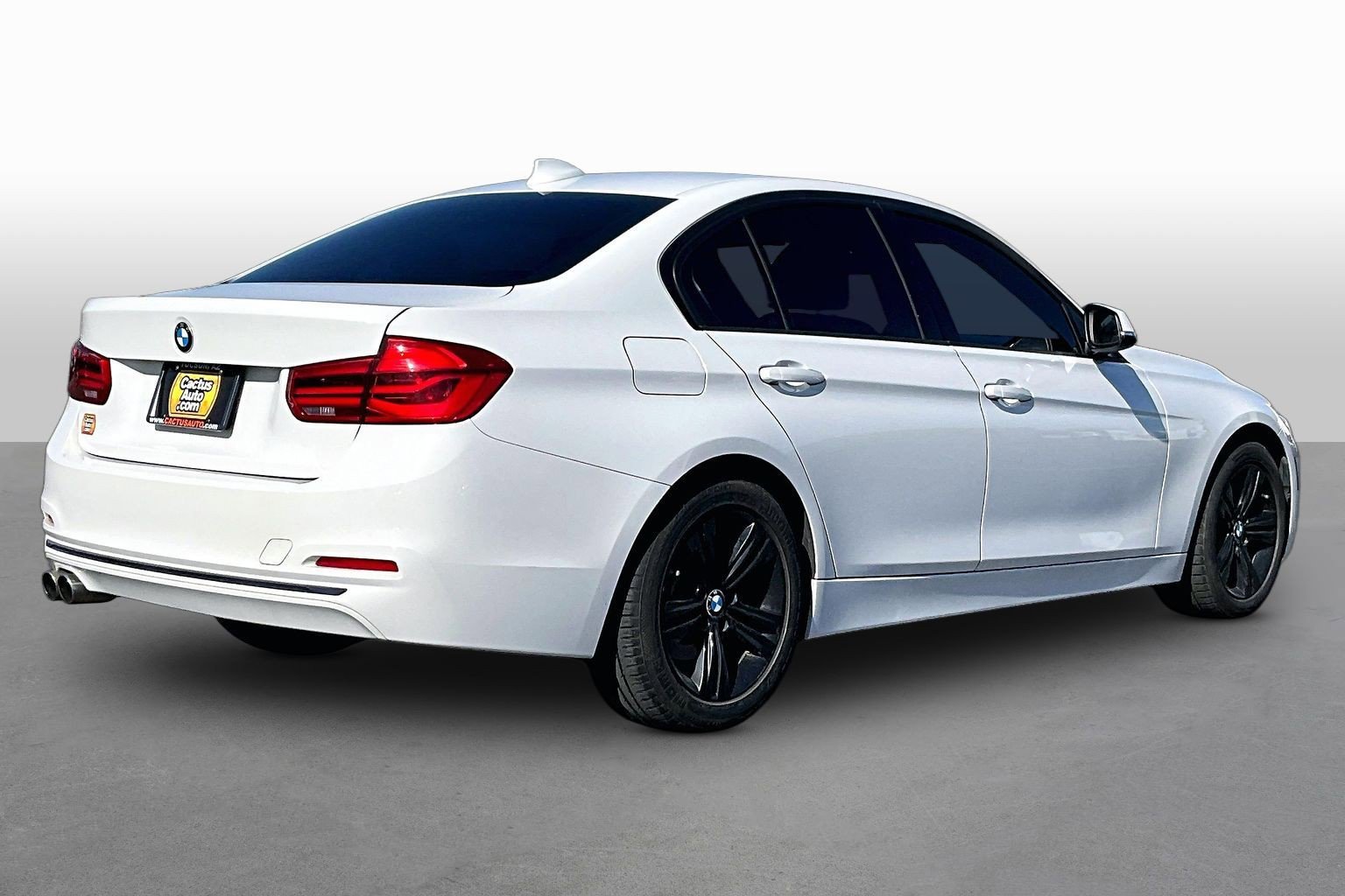 Used 2016 BMW 328i xDrive Sedan AWD/4WD image 2