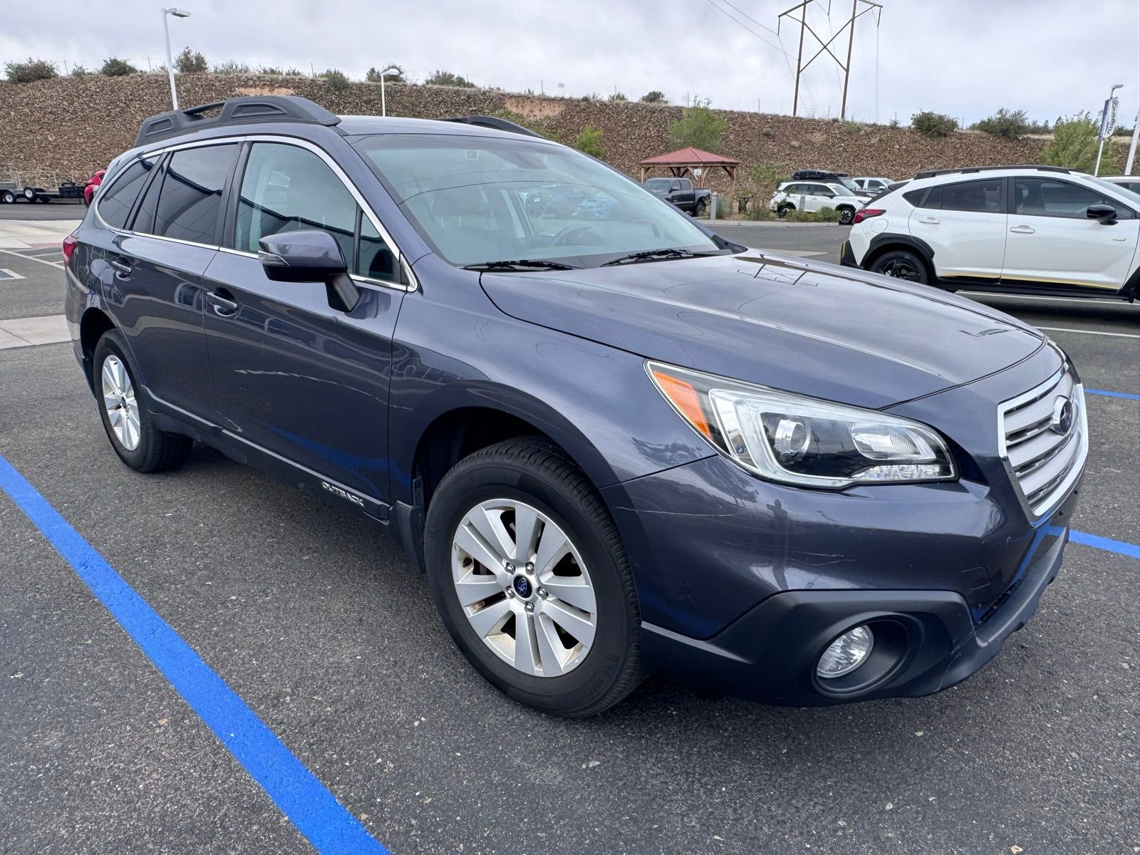 Used 2017 Subaru Outback 2.5i Premium AWD/4WD image 5