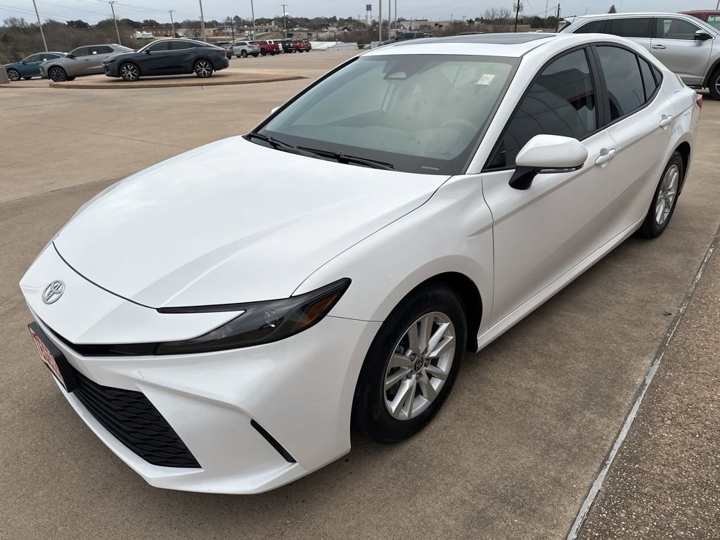 Used 2025 Toyota Camry LE w/ Convenience Package image 3