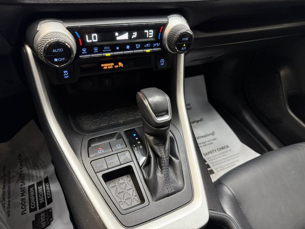 Used 2022 Toyota RAV4 XLE Premium image 16