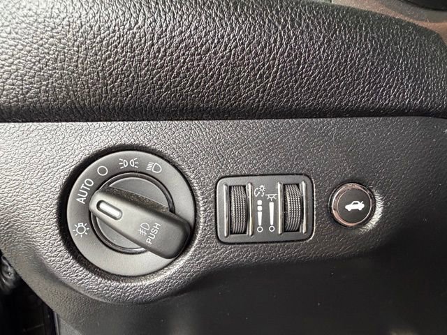 Used 2022 Dodge Challenger R/T RWD image 18