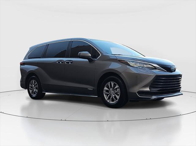 Certified 2021 Toyota Sienna LE FWD image 3