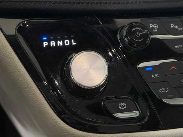 Used 2019 Chrysler Pacifica Limited w/ Advanced Safetytec Group FWD image 39