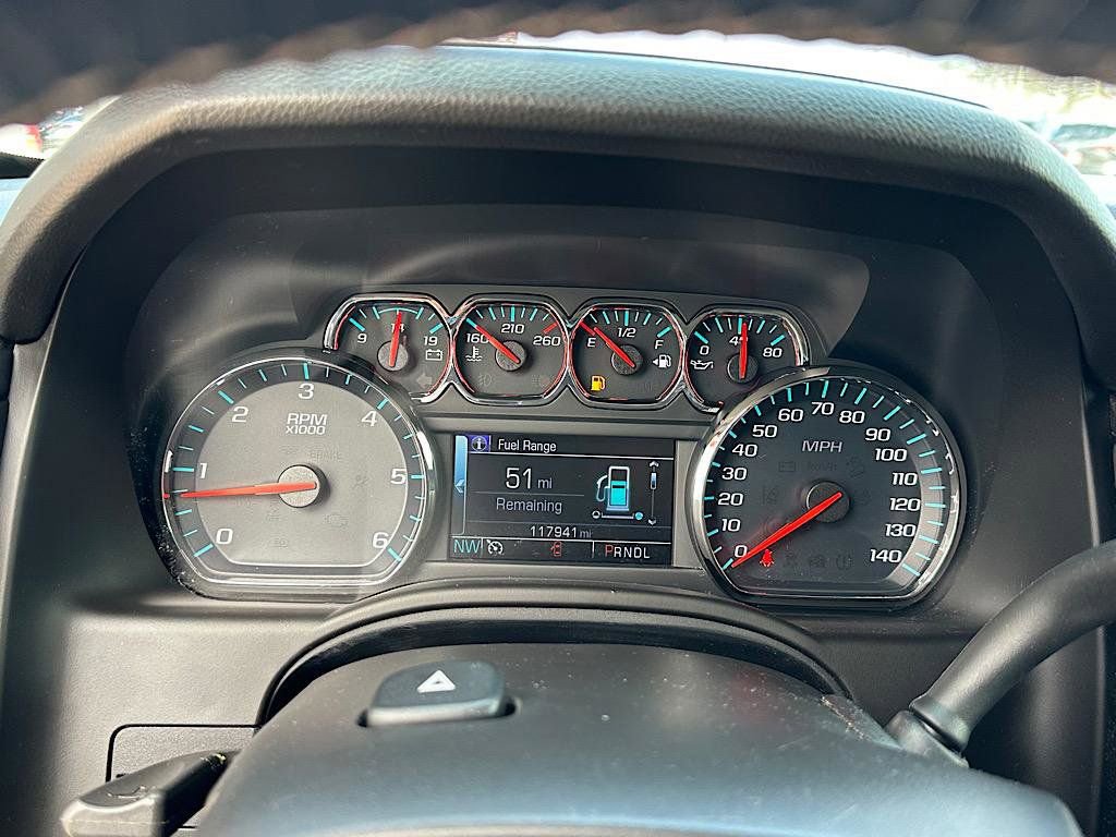 Used 2019 Chevrolet Suburban LT image 25