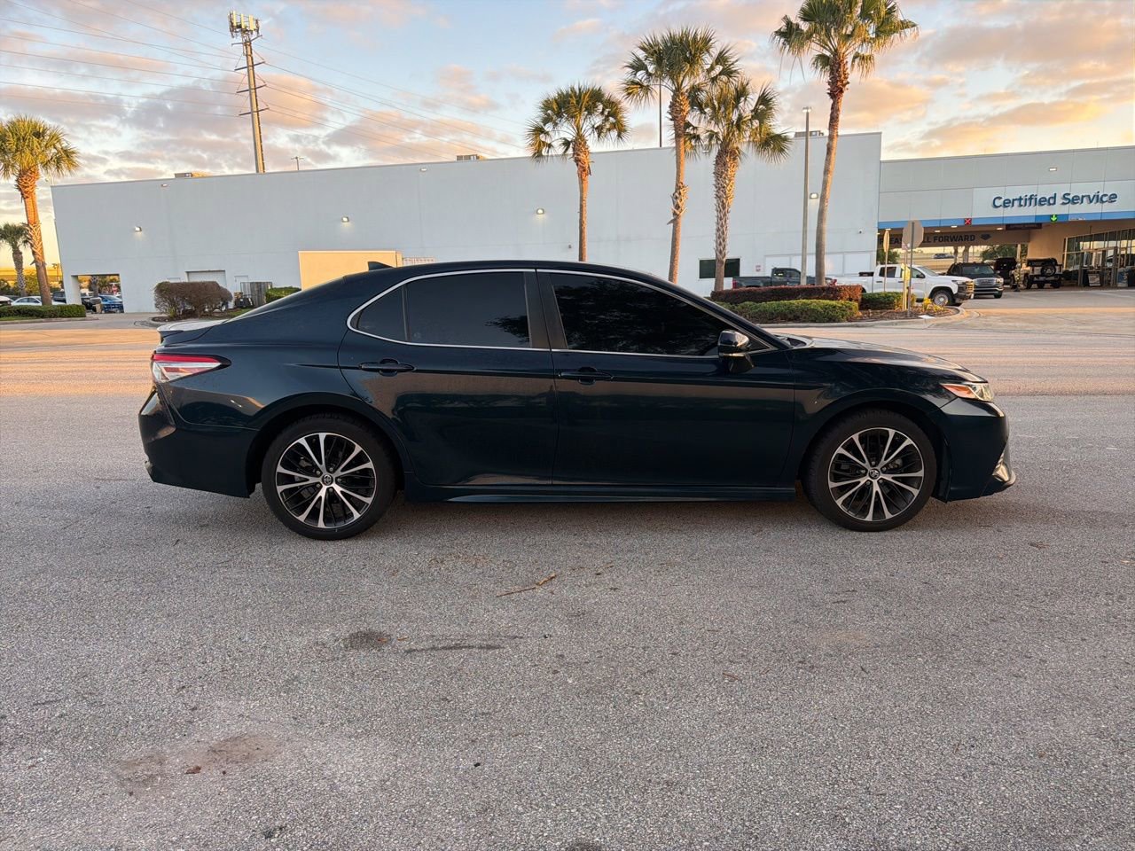 Used 2019 Toyota Camry SE w/ Convenience Package image 6