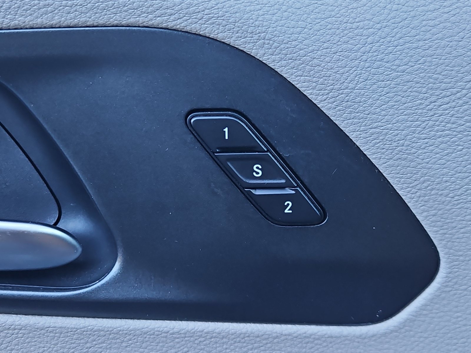 Used 2021 Chrysler Pacifica Touring-L FWD image 17