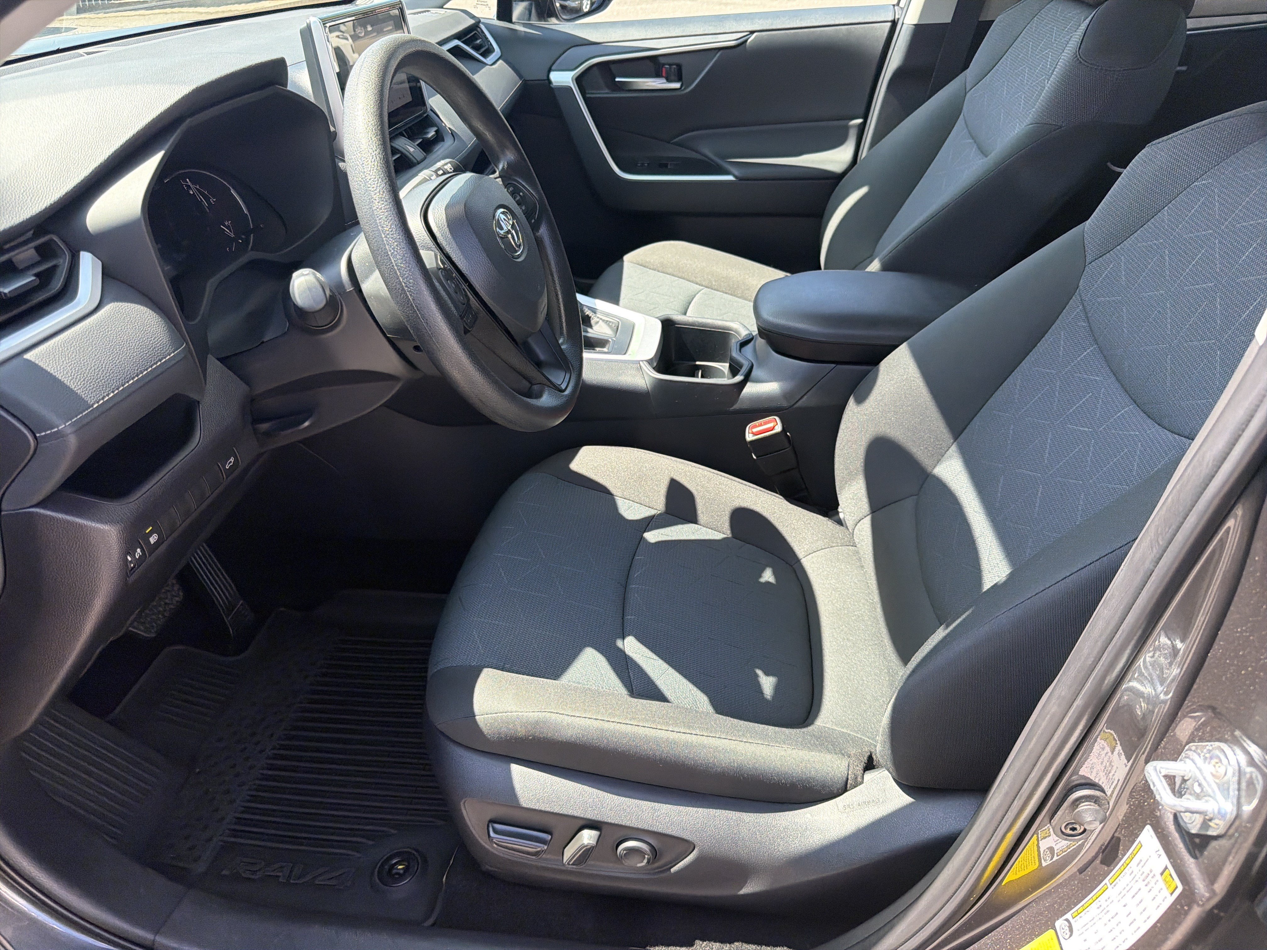 Certified 2025 Toyota RAV4 XLE w/ Convenience Package FWD image 17