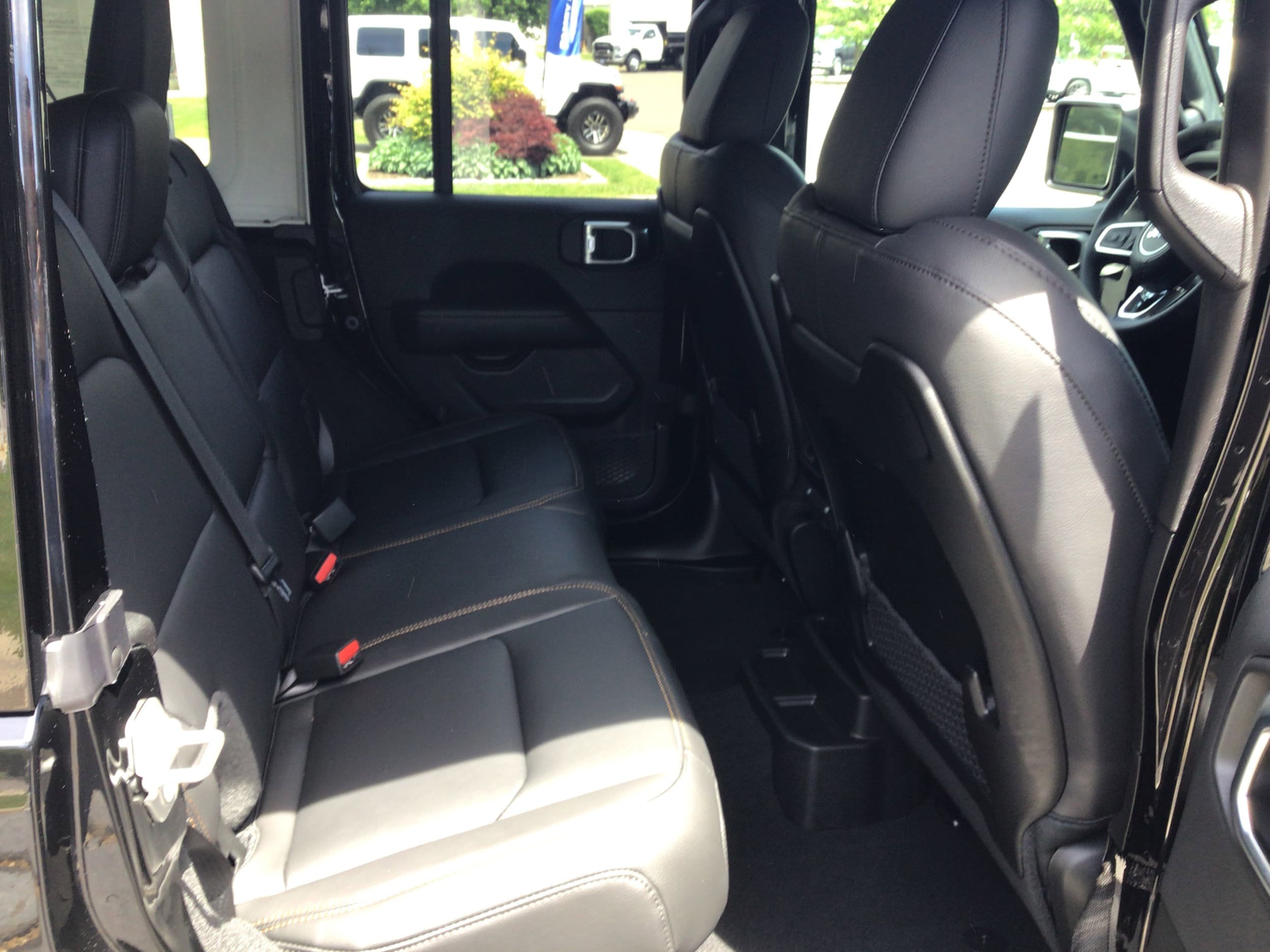 New 2026 Jeep Wrangler Unlimited Sahara AWD/4WD image 8