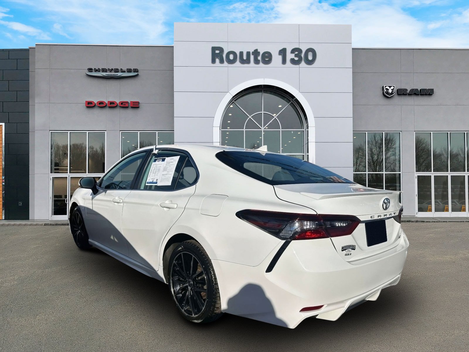 Used 2024 Toyota Camry SE FWD image 4