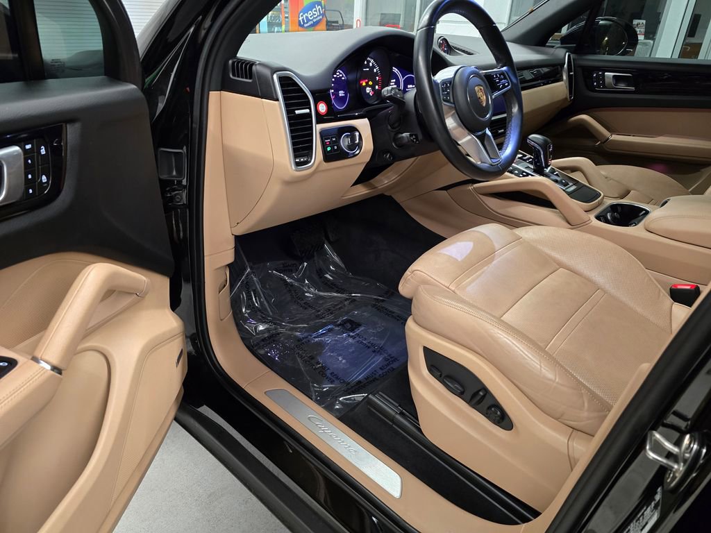 Used 2023 Porsche Cayenne image 16