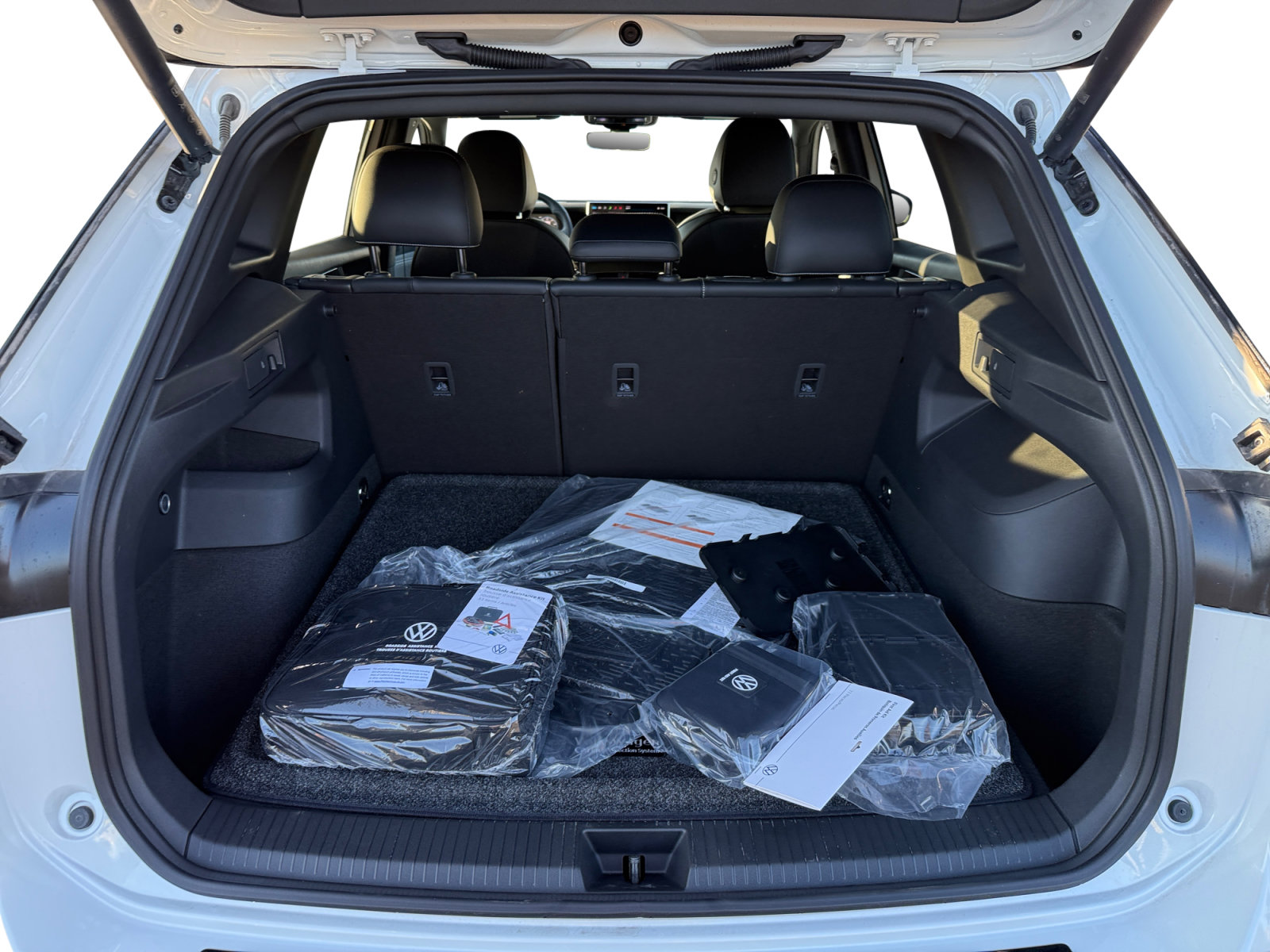 New 2026 Volkswagen Tiguan SE R-Line AWD/4WD image 17