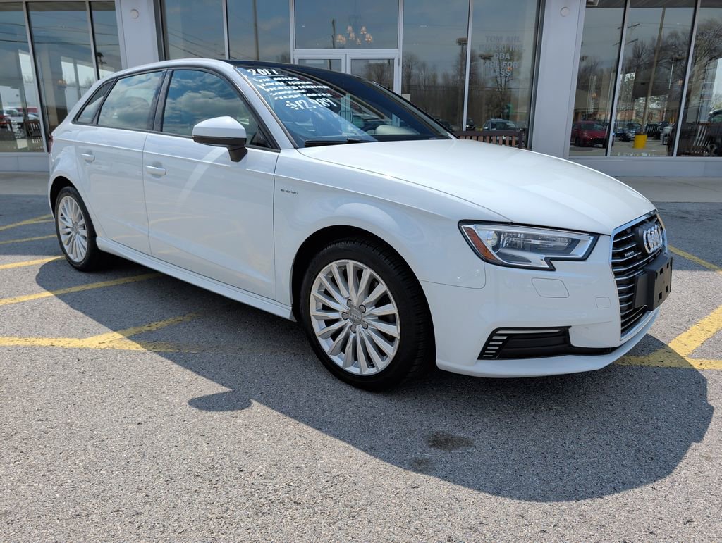 Used 2017 Audi A3 e-tron Premium image 1