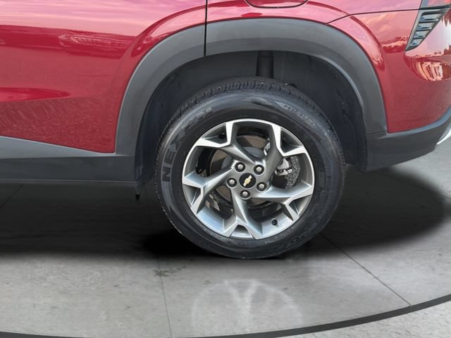 Used 2025 Chevrolet Trax LT FWD image 31