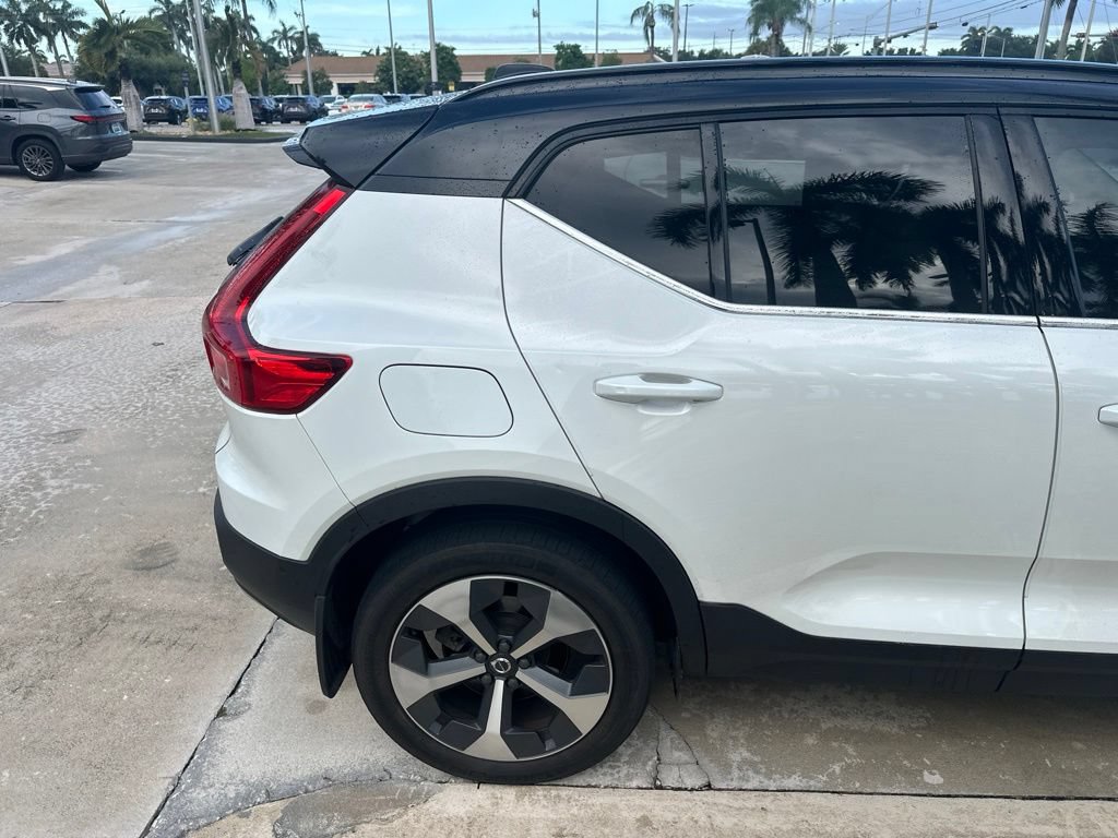 Used 2023 Volvo XC40 B5 Plus w/ Driver Assist Package AWD/4WD image 6