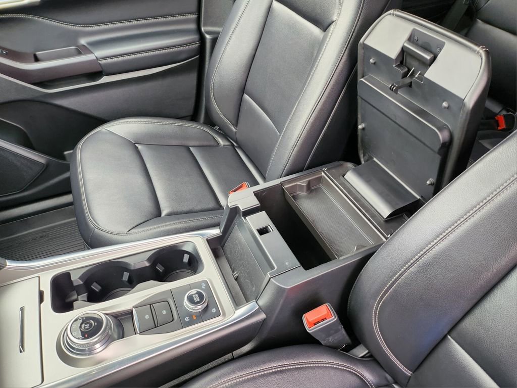 Used 2020 Ford Explorer XLT w/ Equipment Group 202A image 31