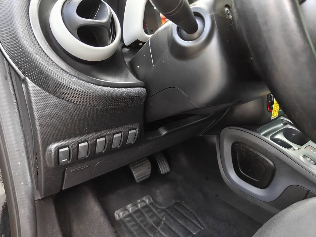 Used 2016 smart fortwo pure RWD image 17
