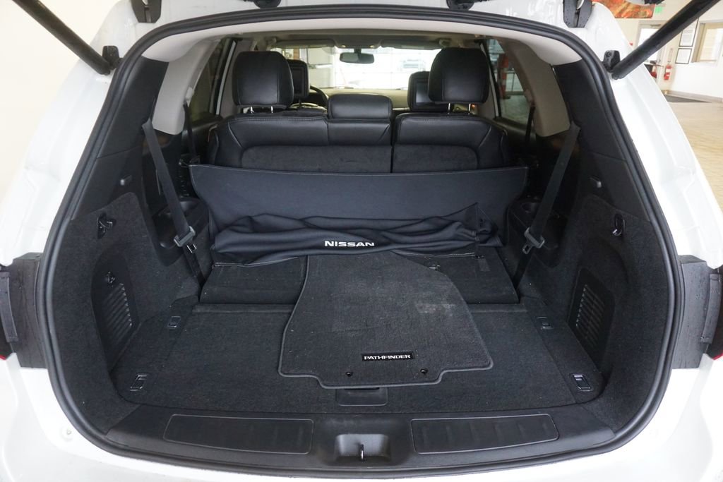Used 2019 Nissan Pathfinder Platinum image 17