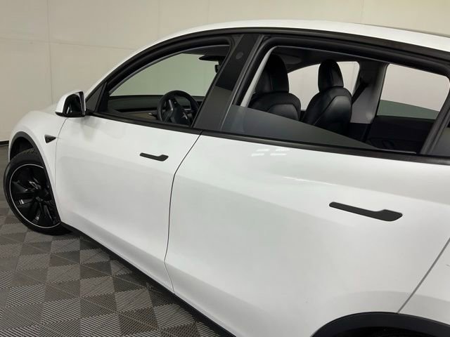 Used 2021 Tesla Model Y Long Range AWD/4WD image 31