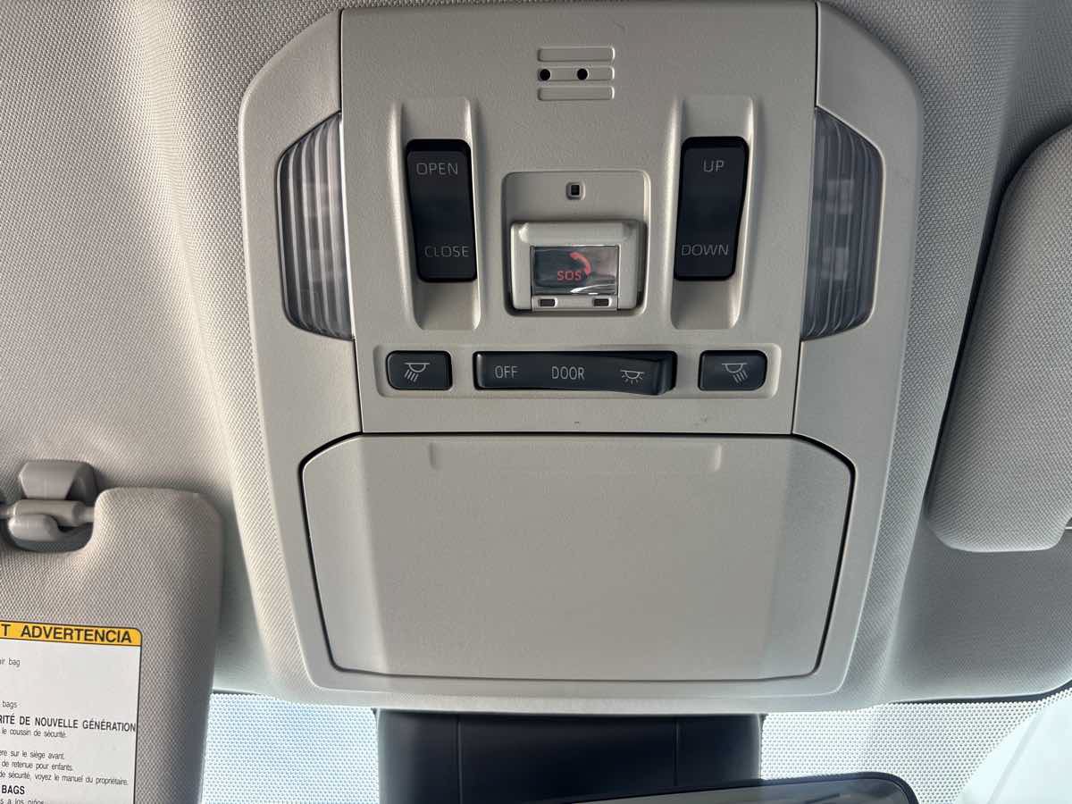 Used 2022 Toyota Highlander XLE FWD image 27