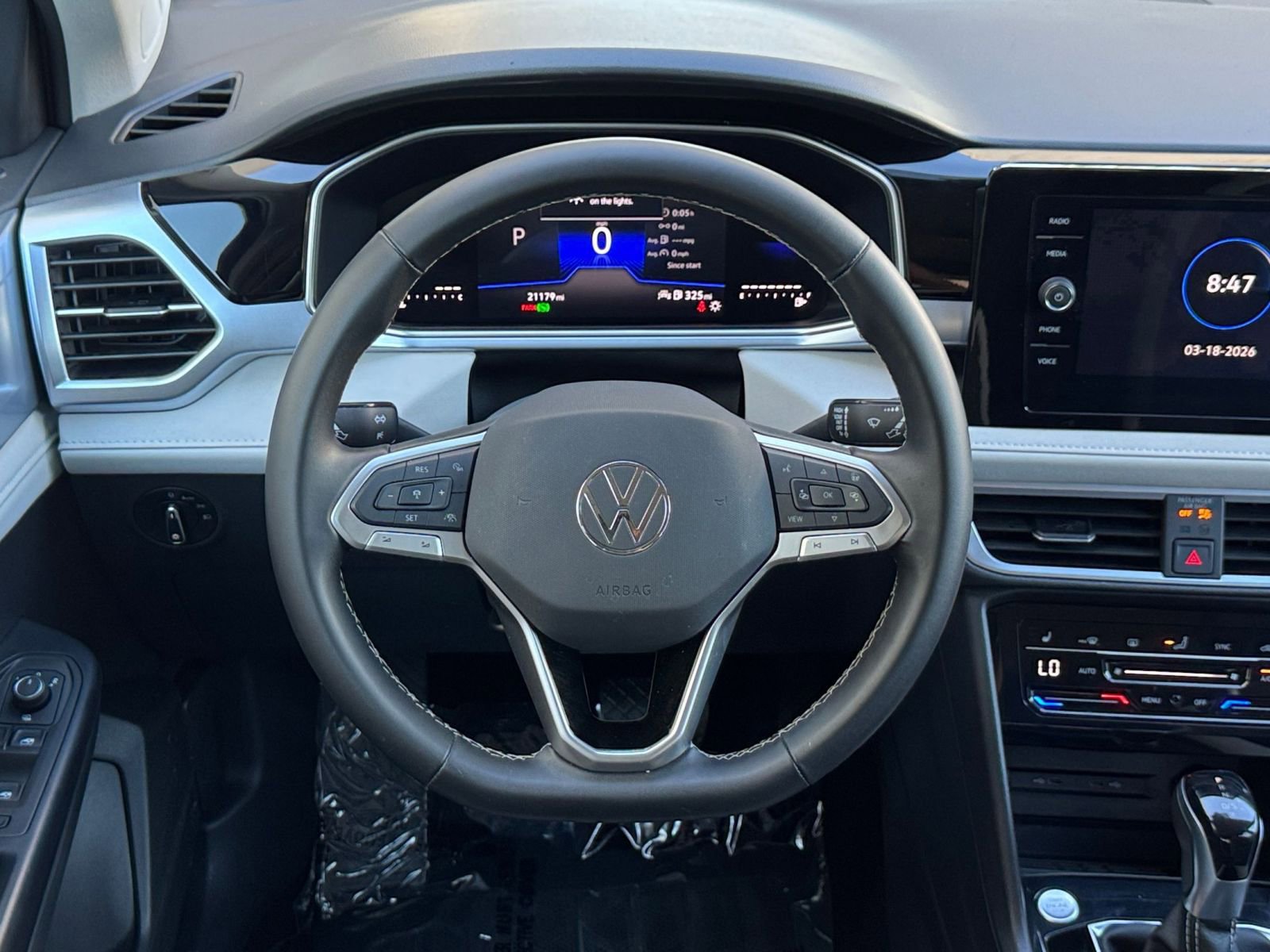 Used 2025 Volkswagen Taos SE FWD image 29
