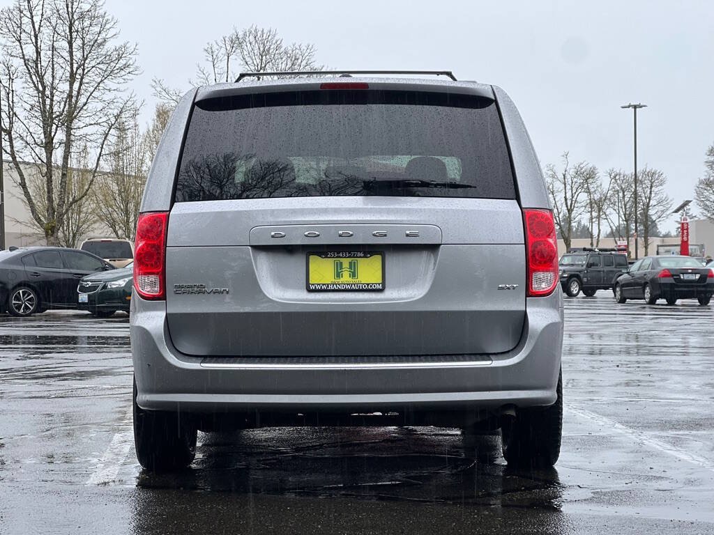 Used 2016 Dodge Grand Caravan SXT FWD image 4
