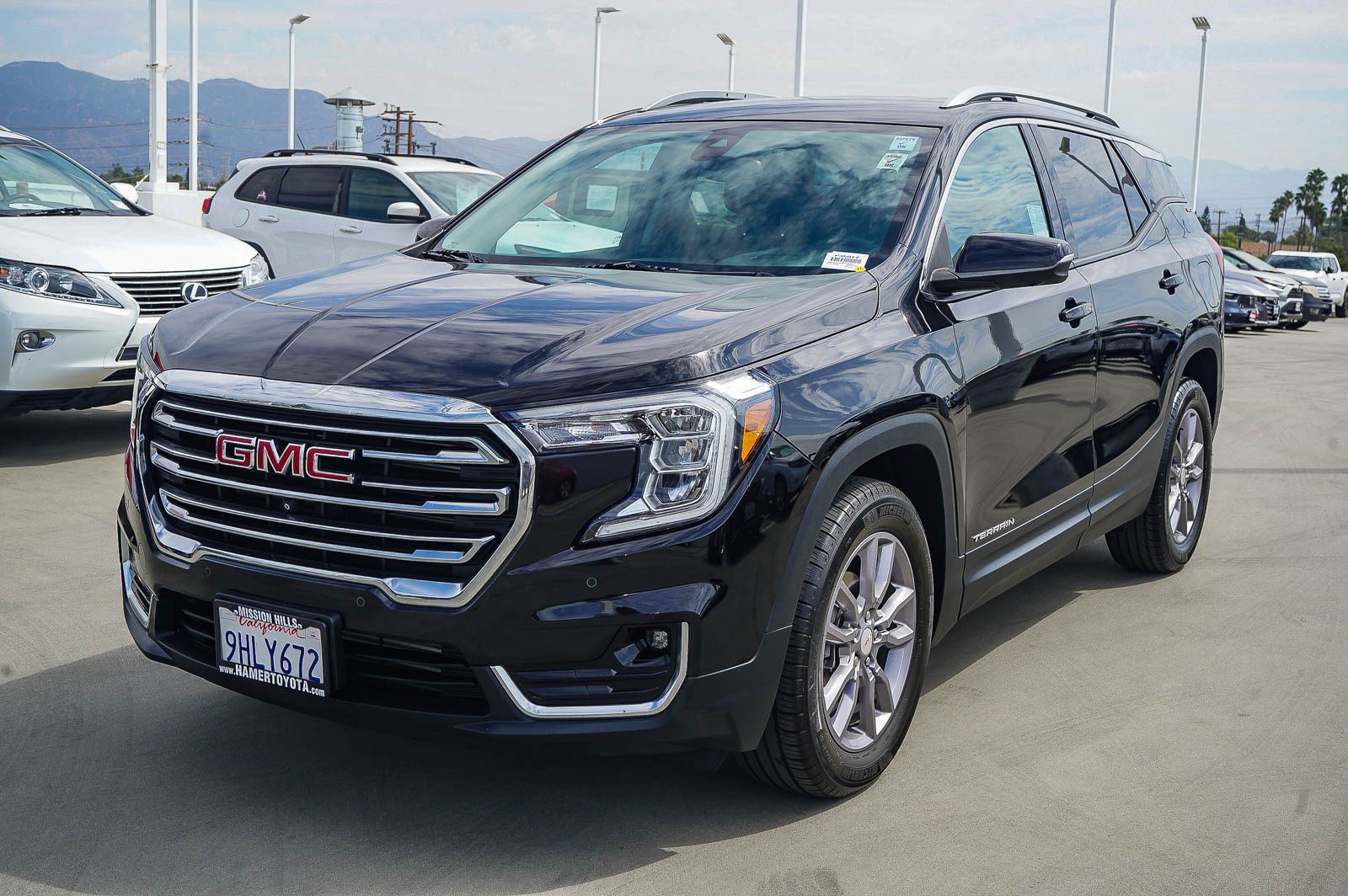 Used 2022 GMC Terrain SLT w/ Tech Package AWD/4WD image 3