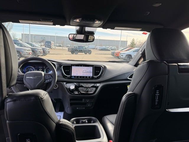 New 2026 Chrysler Pacifica Select image 30