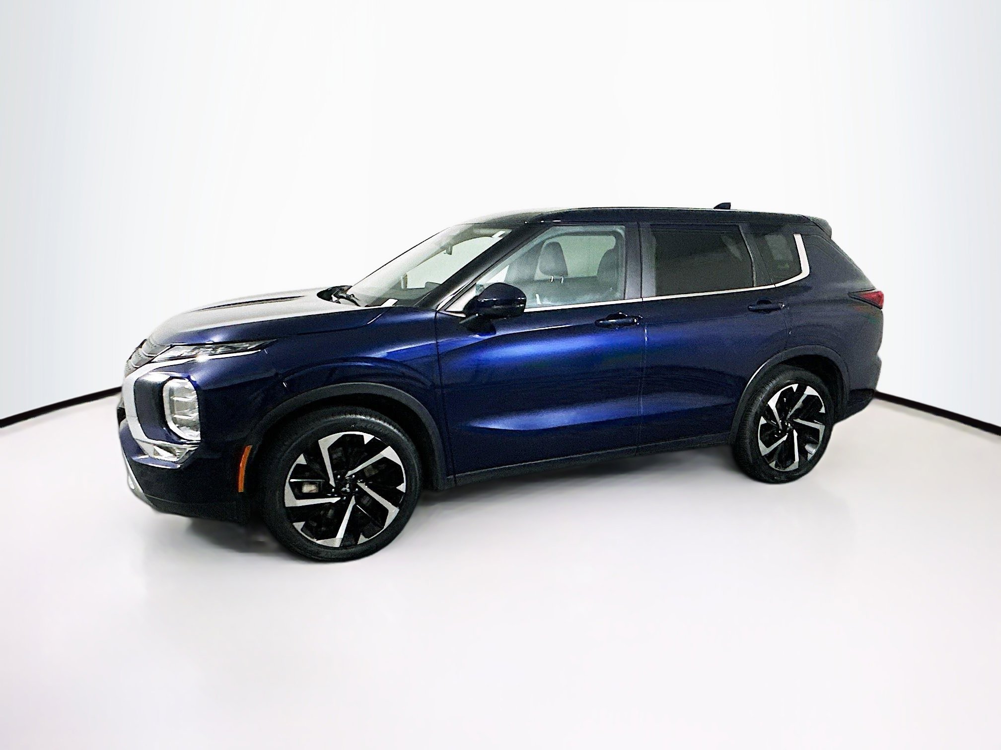 Used 2024 Mitsubishi Outlander SE image 4
