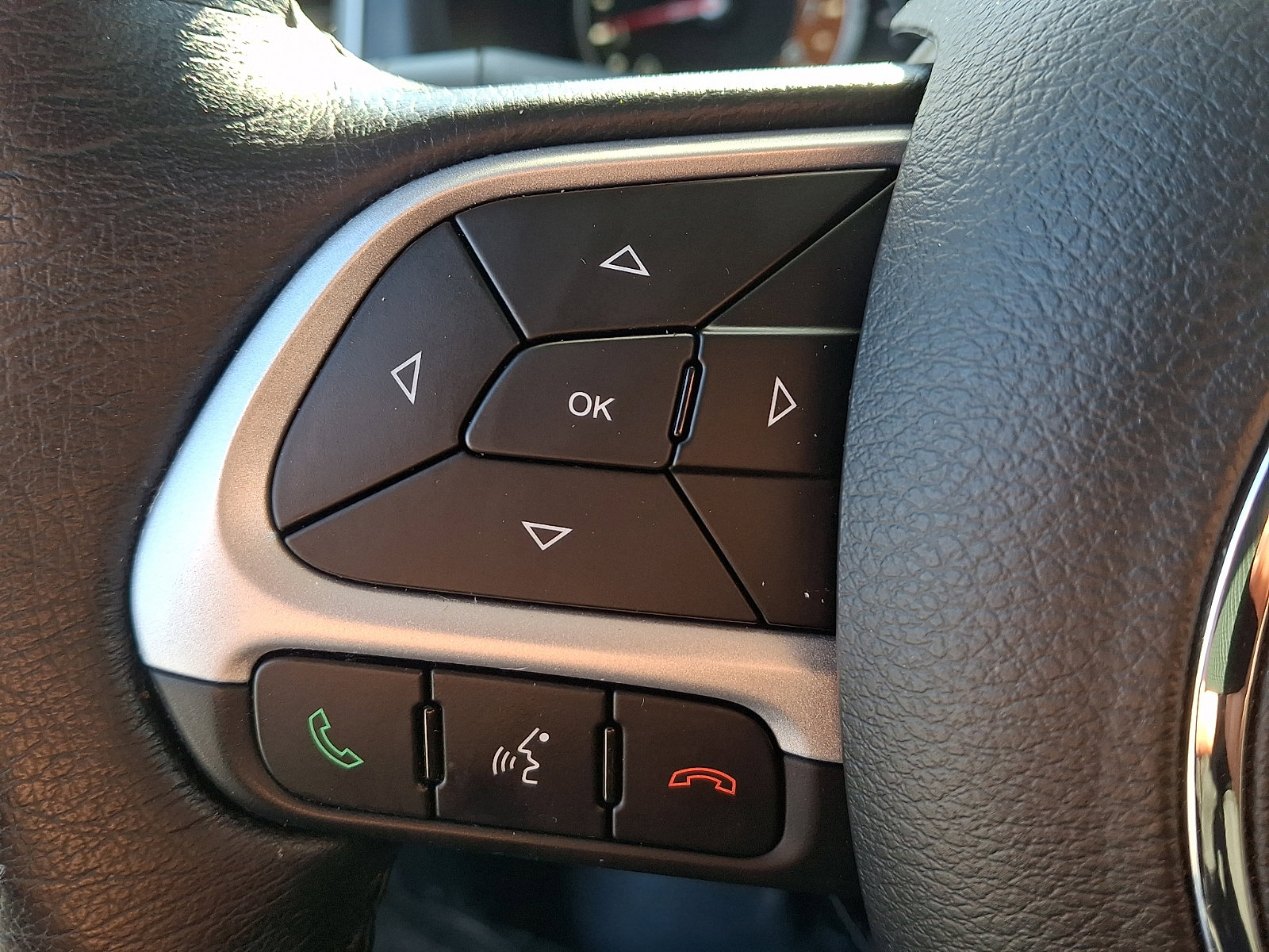 Used 2020 Jeep Renegade Latitude w/ Cold Weather Group AWD/4WD image 20