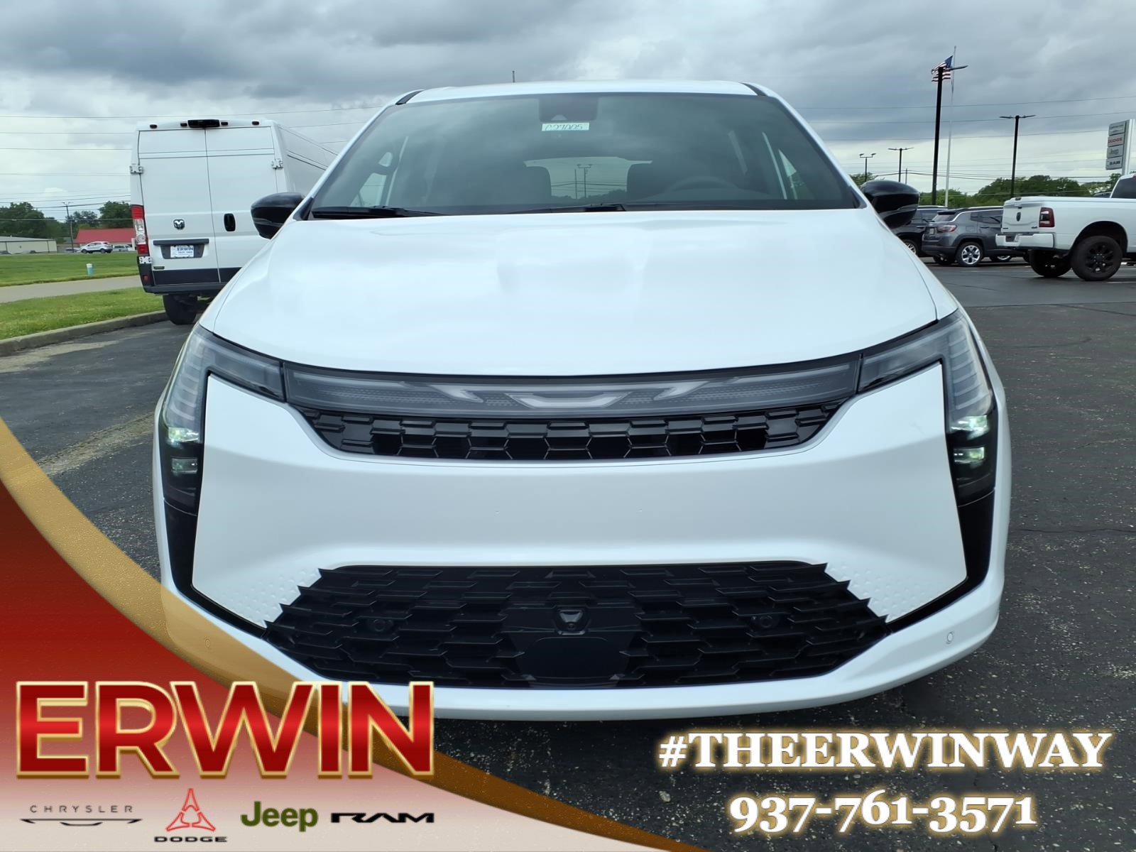 New 2027 Chrysler Pacifica Select FWD image 2