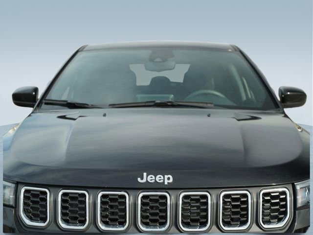 Certified 2025 Jeep Compass Sport image 37